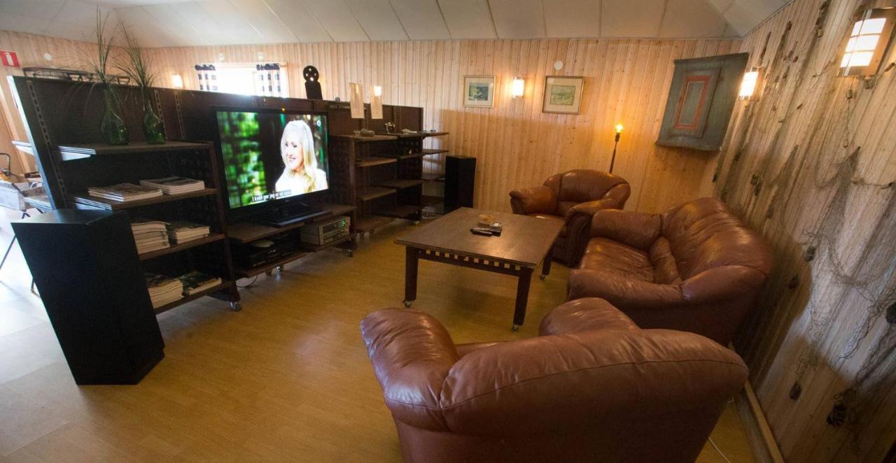Ulvoe Lakeside Resort Ulvohamn Екстер'єр фото